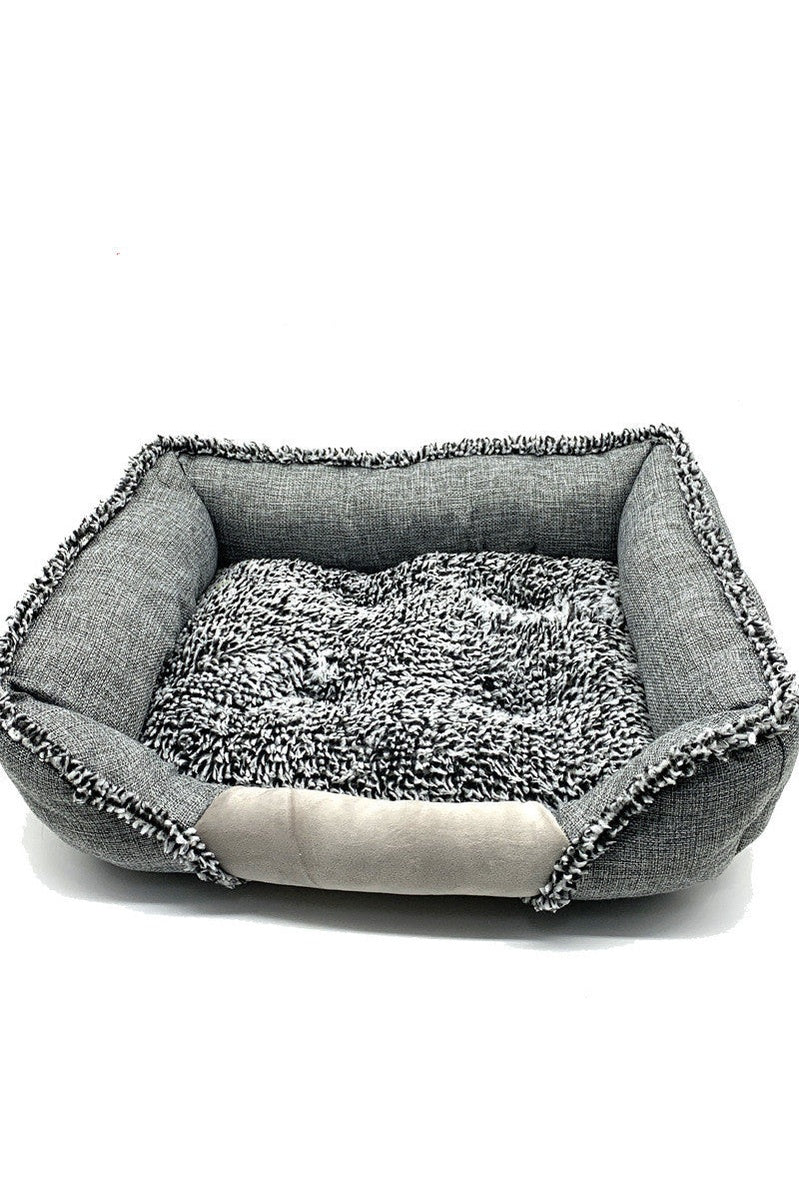 : Machine washable dog bed with cozy faux fur interior