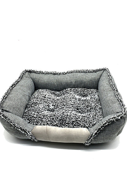 : Machine washable dog bed with cozy faux fur interior