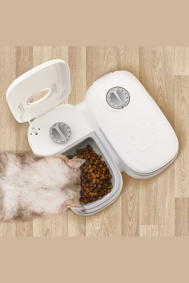 Pet feeder with programmable feeding schedule 